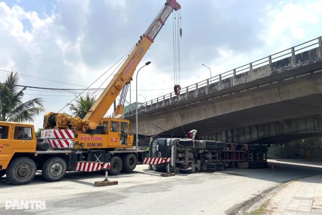 tai-nan-xe-container