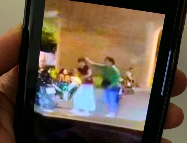 nu-hanh-khach-bi-de-doa-dap-pha-do-dac