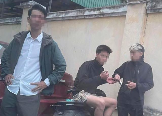 phu-huynh-xo-xat-thanh-nien-nghe-an