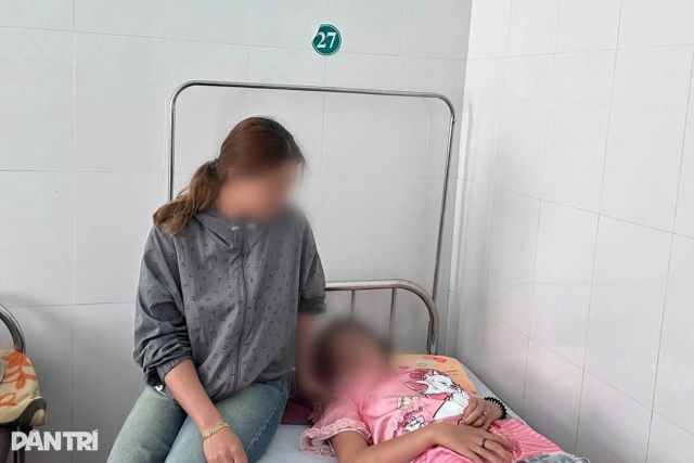 nu-sinh-bi-ban-danh-nhap-vien