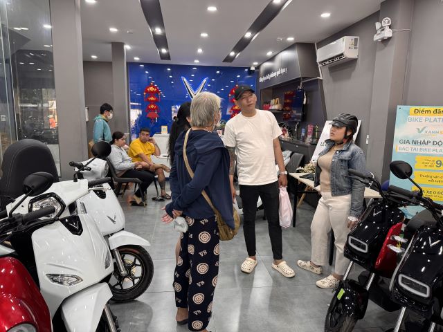 tai-xe-cong-nghe-doi-xe-dien