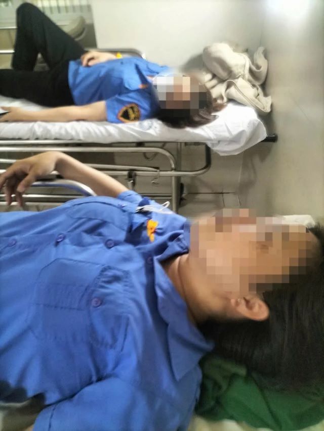 hai-nu-nhan-vien-gac-tau-bi-danh