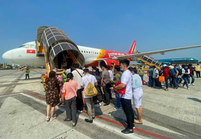 gia-ve-may-bay-tuyen-ha-noi-tphcm