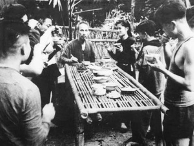 sinh-nhat-bac-noi-chuyen-bua-an-gian-di-cua-nguoi
