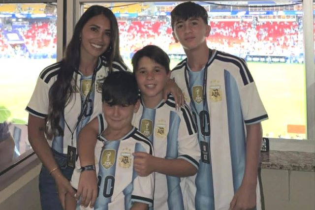 messi-lap-hat-trick-bieu-cam-cua-3-con-trai-tan-chay-1