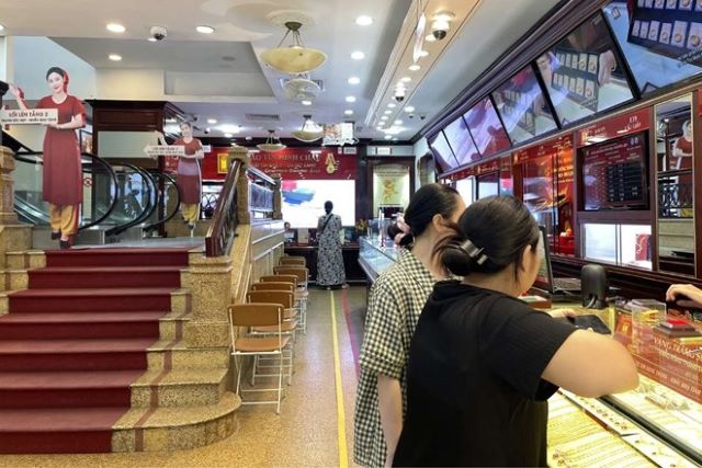 gia-vang-di-ngang