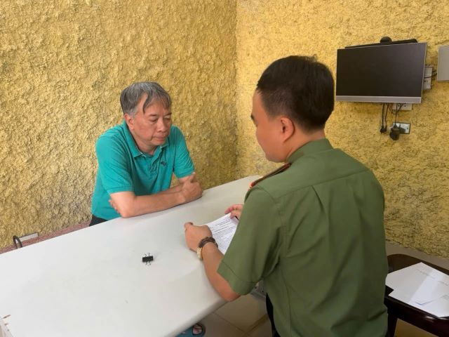 lanh-dao-nha-xuat-ban-hoi-nha-van-khai-gi-cuon-sach-chuyen-voi-thanh-2