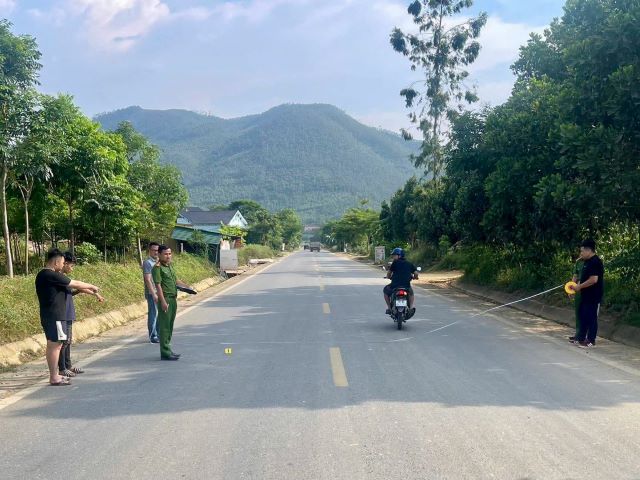 thanh-nien-dung-kiem-tan-cong-canh-sat-2