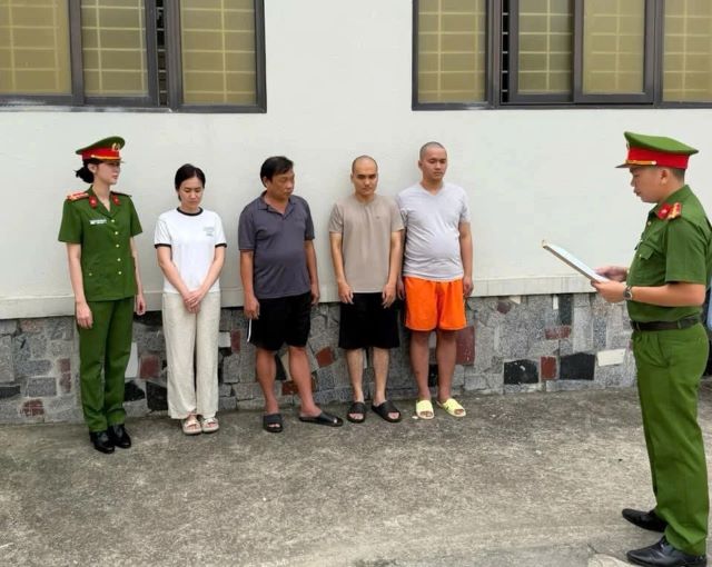 sjc-buon-lau-kim-cuong-1