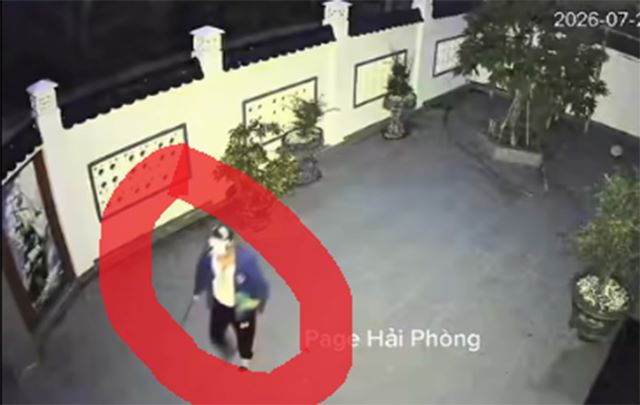 nguoi-la-dot-nhap-vao-nha-2