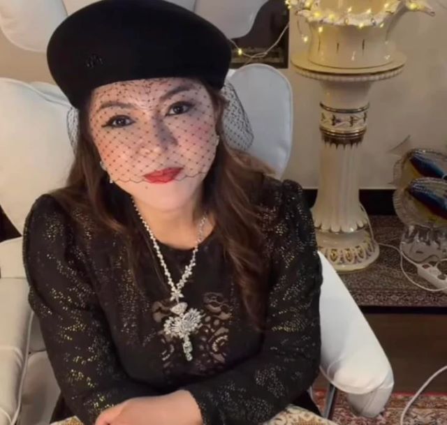 live-stream-ba-nguyen-phuong-hang-1