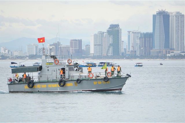 co-gai-song-sot-o-ban-dao-son-tra-1