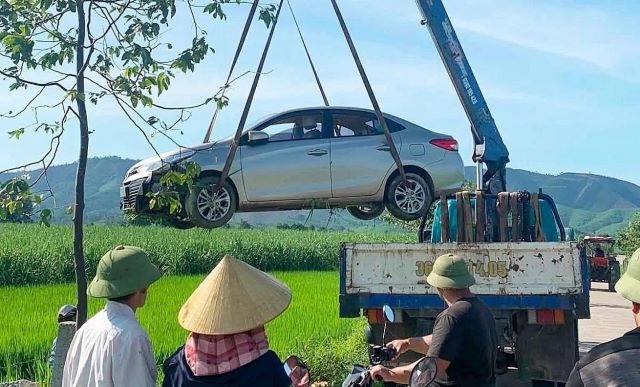 xe-o-to-lao-xuong-ruong-2