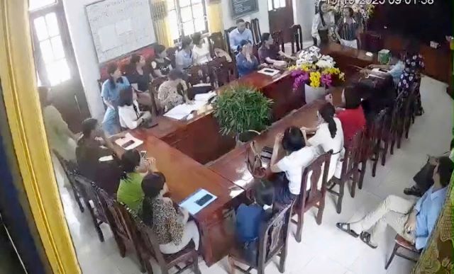 hieu-truong-dap-ban-nem-coc-ninh-binh-1