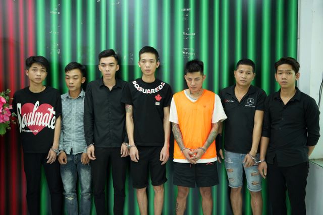 bat-7-nguoi-trong-vu-o-to-tong-vao-dam-dong-1