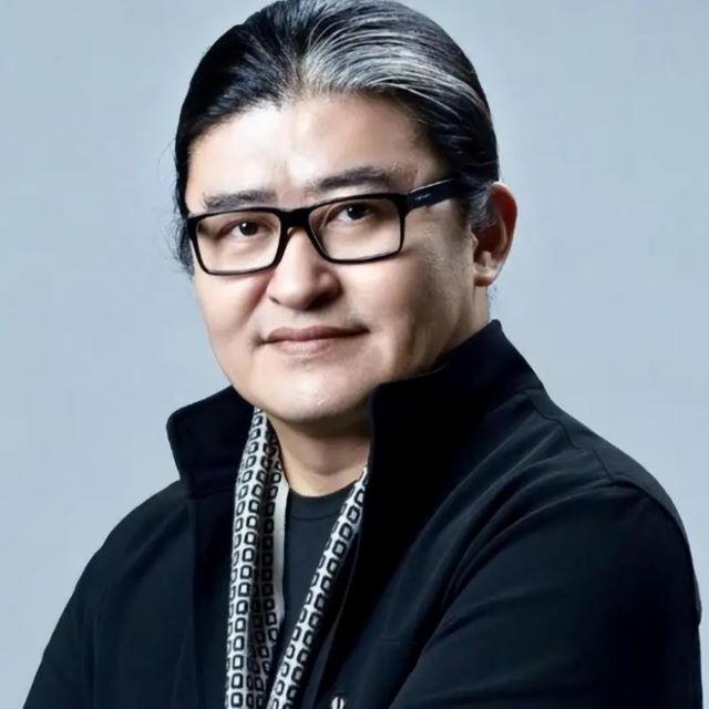 ca-si-luu-hoan-thuy-hu-1