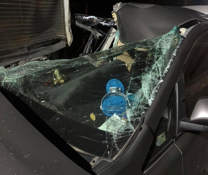 Tài xế Toyota Innova ngủ gật ‘xông phi’ vào xe tải: Xe 'nát tan' nhưng ai cũng giật mình vì điều này ảnh 3