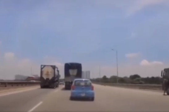 Video: ‘Hú hồn’ Kia Morning ‘đánh võng’ trước xe tải như phim chưởng và cái kết cực bất ngờ! ảnh 1