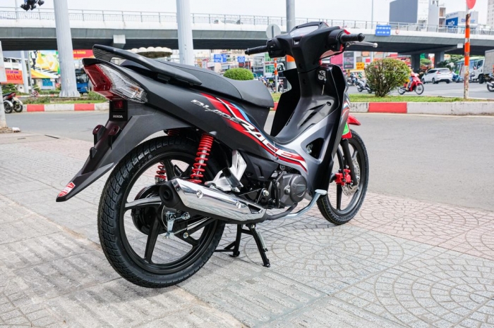 ‘Hót hòn họt’: Honda Blade khiến đàn anh Wave Alpha ‘run sợ’ trước giá bán rẻ hơn đề xuất cả triệu! ảnh 2