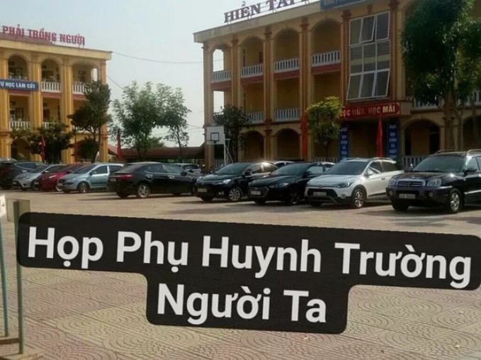 Cho&aacute;ng với d&agrave;n &ocirc; t&ocirc; đắt tiền đỗ đầy s&acirc;n trường ở Bắc Giang trong ng&agrave;y họp phụ huynh