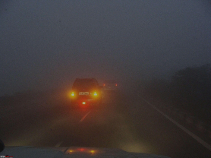 5 bí thuật lái xe giúp bạn dễ dàng băng qua thời tiết sương mù