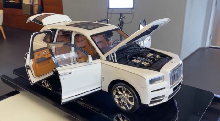 Rolls-Royce Cullinan bản thu nhỏ