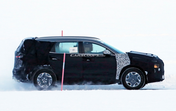 Hyundai Santa Fe sắp có phiên bản nâng cấp với động cơ mới