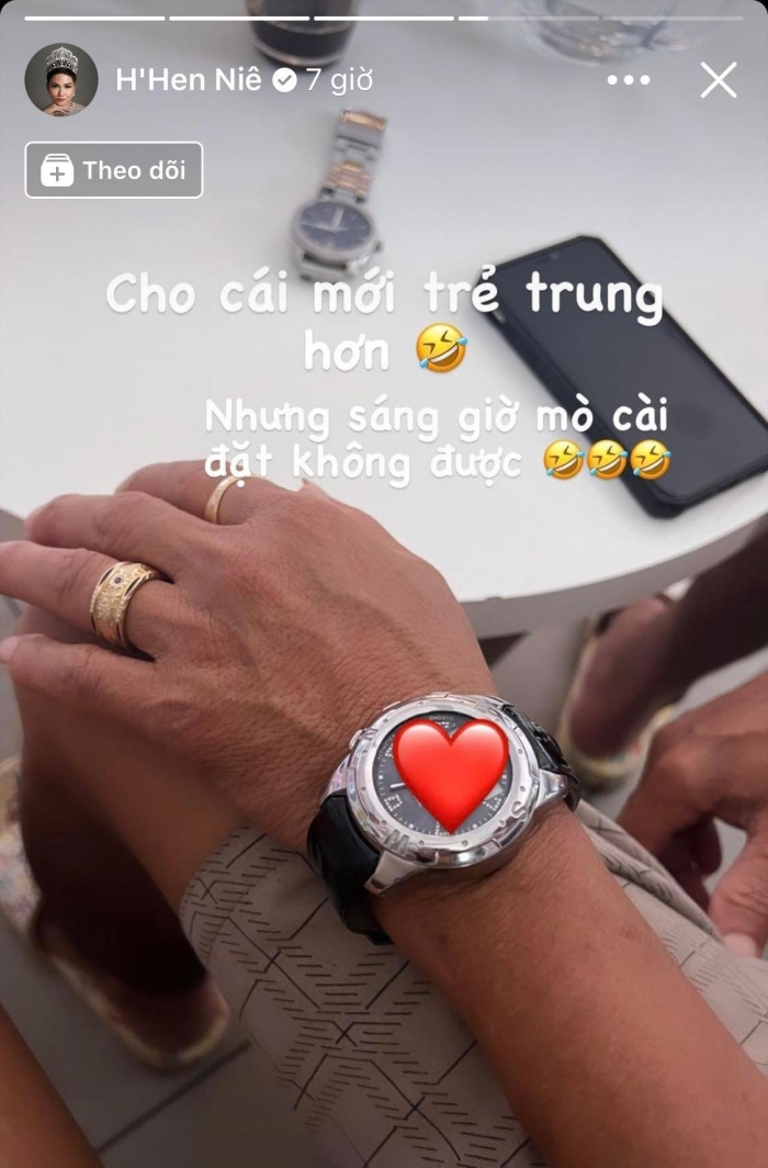 Cdm-tac-tac-khi-hhen-nie-mua-vang-dubai-tang-me-va-dong-ho-hieu-tang-ba-sau-chuyen-dui-lich-troi-tay-3