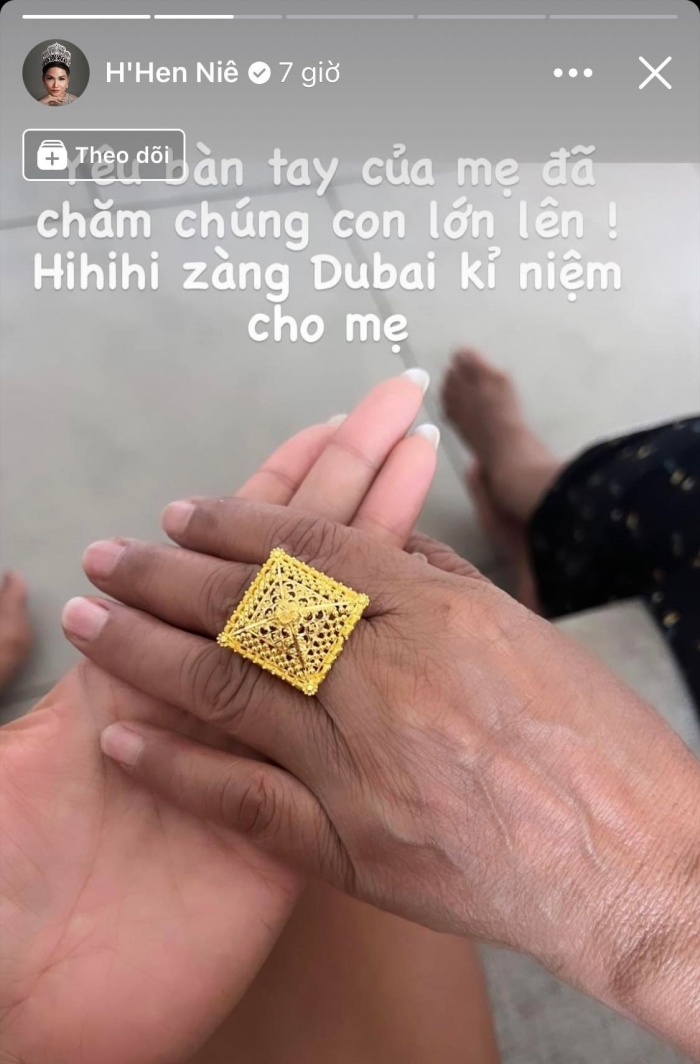 Cdm-tac-tac-khi-hhen-nie-mua-vang-dubai-tang-me-va-dong-ho-hieu-tang-ba-sau-chuyen-dui-lich-troi-tay-5