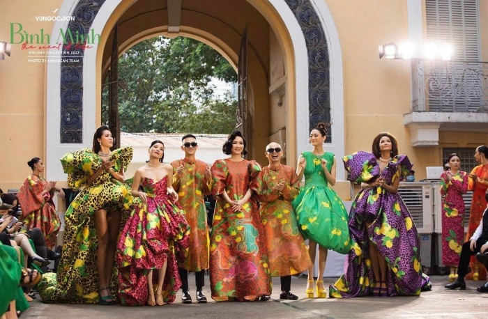 Le-quyen-vo-tu-dien-vay-tre-nai-lo-tron-doi-go-bong-dao-tran-vien-ngang-ngua-ho-ngoc-ha-3