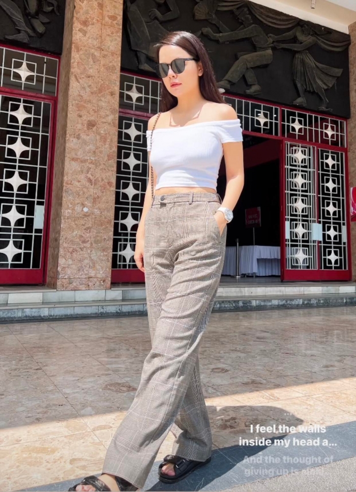 Pham-quynh-anh-dien-ao-crop-top-khoe-vong-2-phang-sau-hon-3-thang-sinh-con