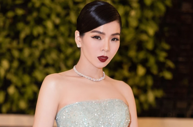 Sao-8-11-ell-tran-noi-ve-nguoi-thu-3-thuy-tien-chia-se-ve-thu-nhap-70-ty