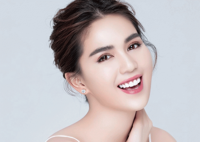 Sao-12-5-hoai-linh-xuat-hien-voi-dien-mao-va-voc-dang-tieu-tuy-bao-dong-canh-ngoc-trinh-cho-con-an