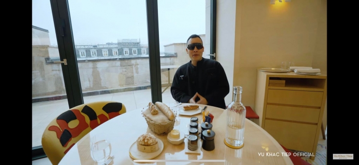 Vu-khac-tiep-cung-ban-gai-trai-nghiem-khach-san-gia-gan-115-trieu-dem-tai-paris-gay-ngo-ngang-10