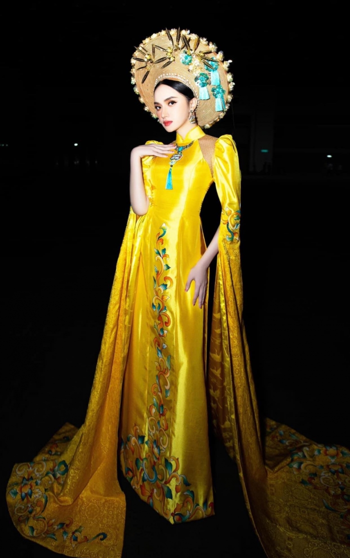 Huong-giang-dep-me-man-trong-ta-ao-dai-vang-quyen-quy-tai-su-kien-ao-dai-meet-thai-silk-o-thai-lan-1