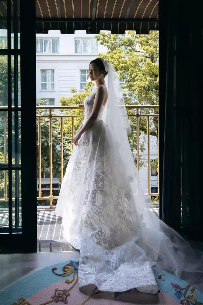 Cùng với Song Hye Kyo, nhiều người đẹp cũng từng diện thiết kế váy cưới của  Dior trong ngày trọn… | Dior wedding dresses, Celebrity wedding dresses,  Celebrity bride