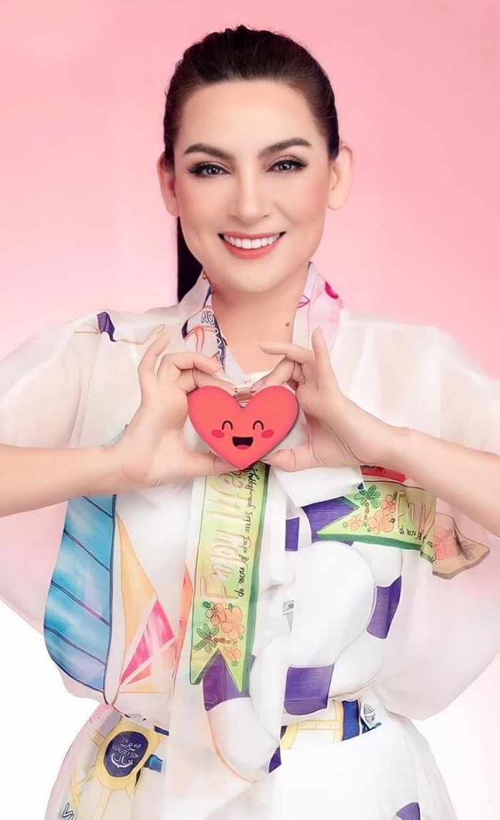 Lan-ngoc-xot-xa-xuan-lan-ngo-kien-huy-va-ca-gioi-showbiz-dau-don-nhan-tin-phi-nhung-qua-doi