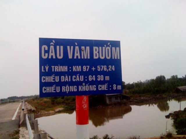 cuoi-rung-ron-voi-nhung-bien-hieu-chi-co-o-viet-nam (8)