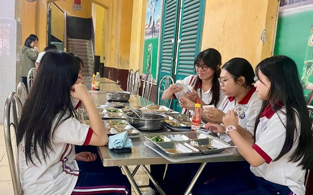 suat-an-ban-tru-thpt-trung-vuong-huyen-nguyen-1766043387859_11zon