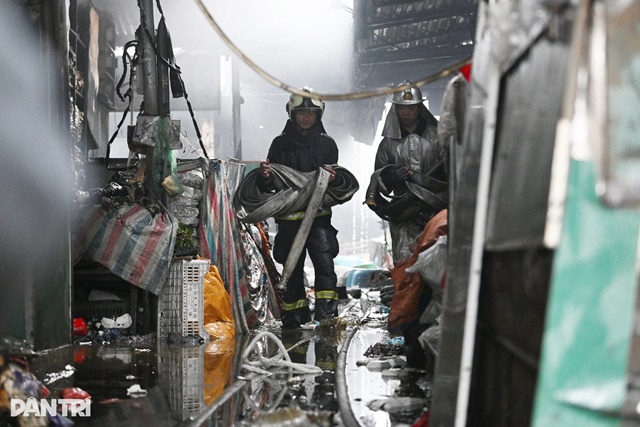 chay-cho-dinh-cong18jpg-1766452470869_11zon