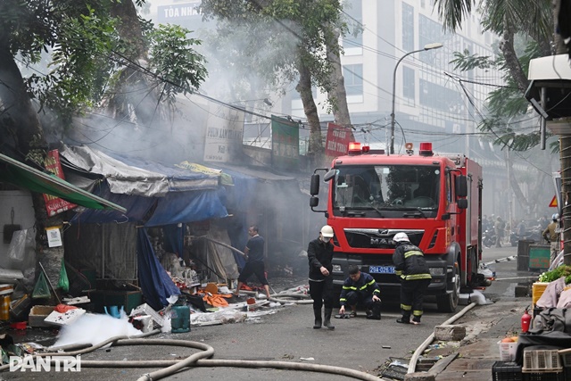 chay-cho-dinh-cong9jpg-1766452473059_11zon