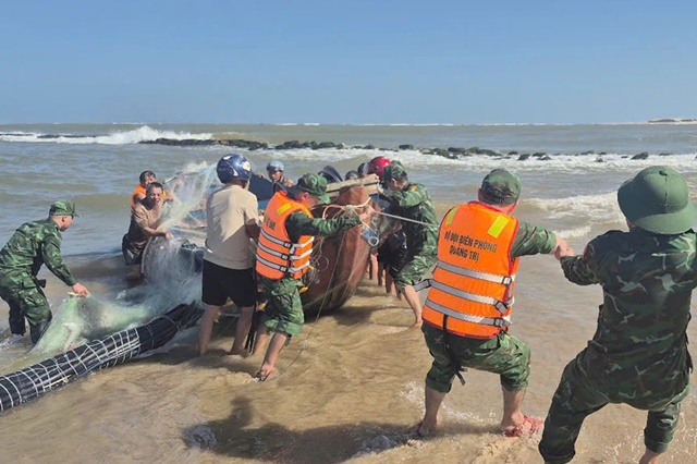 thuyen-danh-ca-chimdinh-tienjpg-1766566017749_11zon