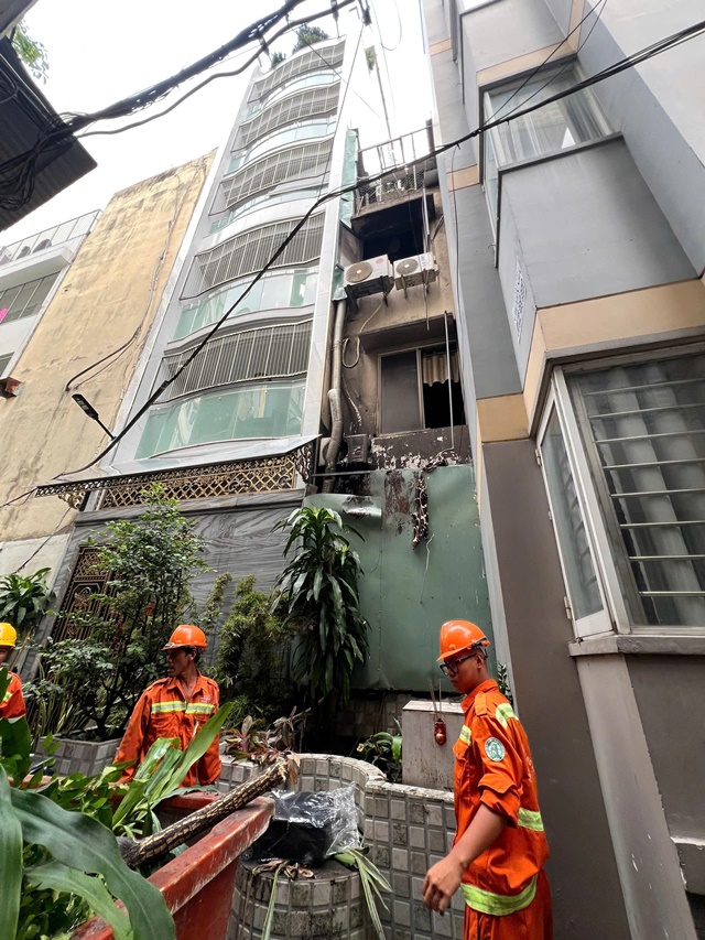 z7294868525120646c7b7cb71cf44aa2f4b94f1aefad35-17649124503011837190642_11zon