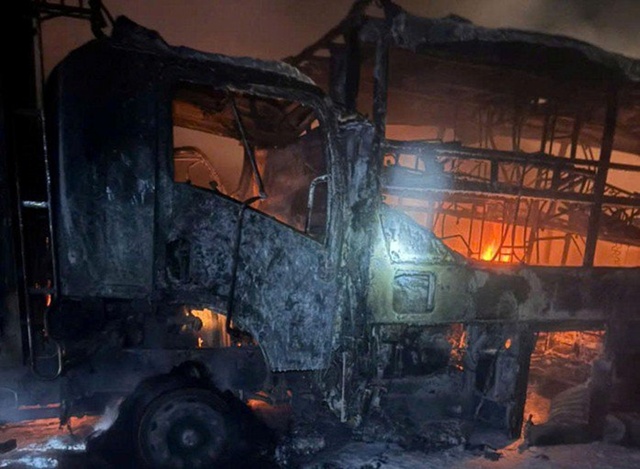 1765006622-8109n-26664-width698height511