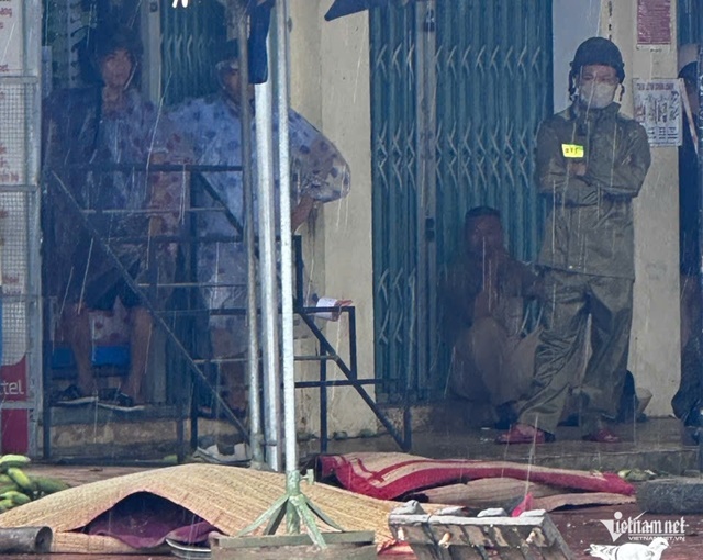 w-z7019971834704-6ce55414181ef466c72816d8af20ec56-1247