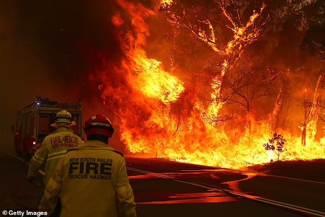 23184644-14266183-Fire_and_rescue_personnel_run_to_move_their_truck_as_a_bushfire_-a-19_1736417722926_11zon