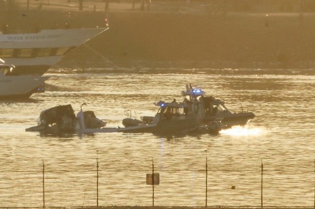 rs-2025-01-30t135659z_205744817_rc2akcajsj04_rtrmadp_3_usa-crash-washingtondc_11zon