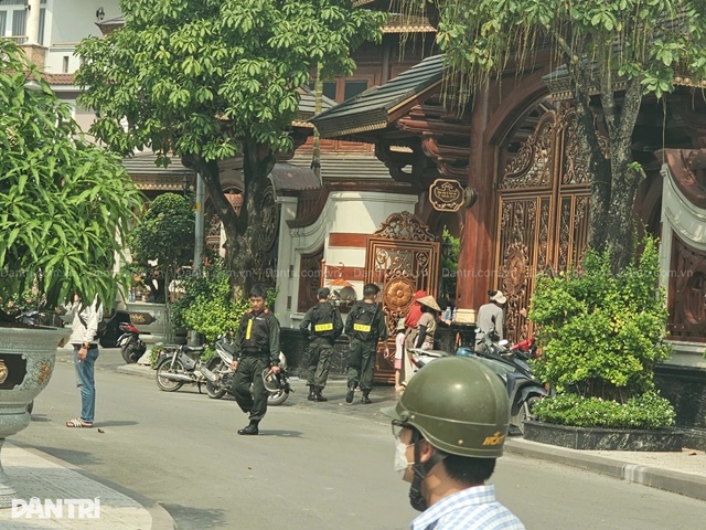 z7219365052130646dde09f5e017e29edf8397bb3ddb9bjpg-1763016438740_11zon