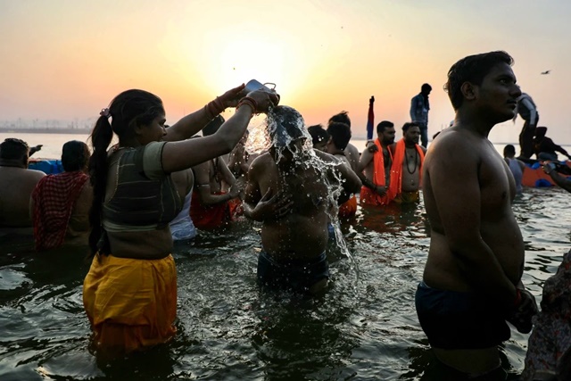 250212-kumbh-mela-mb-0847-fd9837_11zon