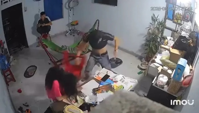 anh-trai-cam-ghe-dap-lien-tiep-vao-dau-em-gai-o-quang-ngai-3-4932-6245-jpg_11zon